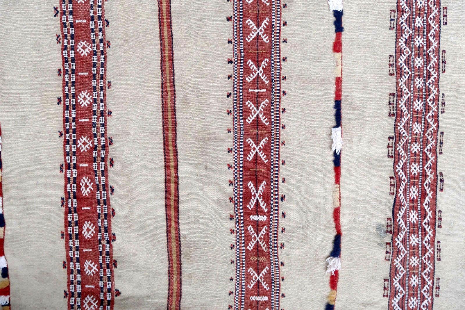 Vintage handmade Moroccan kilim in tribal design. The rug is from the middle of 20th century made in white and red wool.

-condition: original good,

-circa: 1950s,

-size: 4.6' x 8.9' (140cm x 270cm),

-material: wool,

-country of