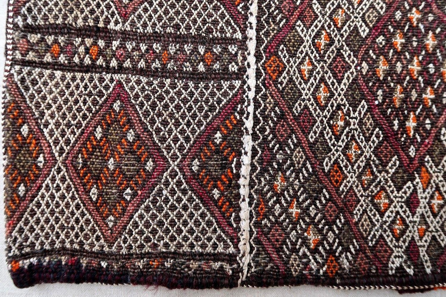 Handmade Vintage Moroccan Berber Kilim Cushion, 1950s, 1P40 In Good Condition For Sale In Bordeaux, FR