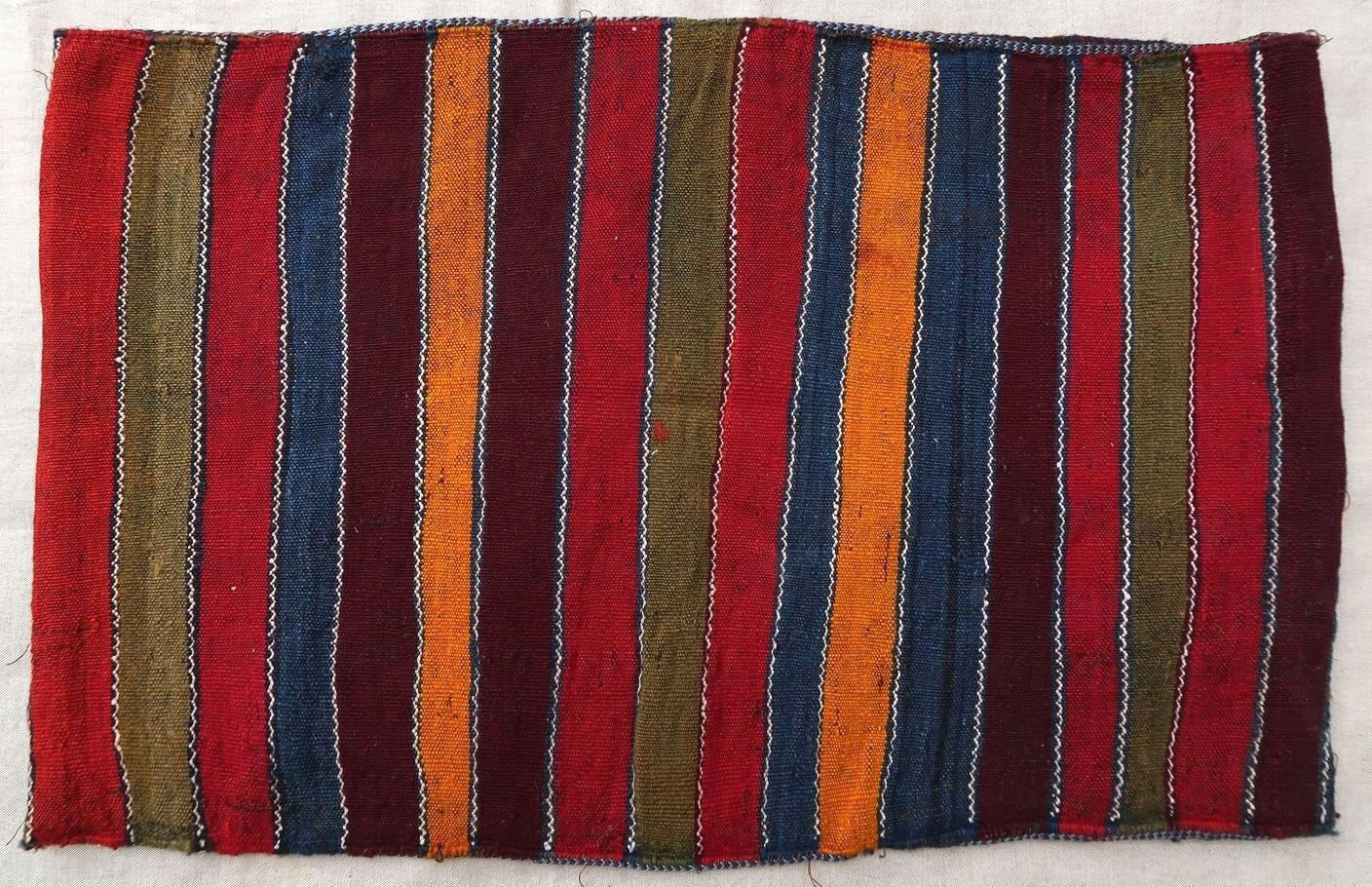 Handmade vintage Moroccan Berber cushion made out of vintage Kilim. The flat-weave is from the middle of the 20th century, it is in original good condition. 

- Condition: original good,

- circa 1950s,

- Size: 1.4' x 2.2' (42cm x 67cm),

-