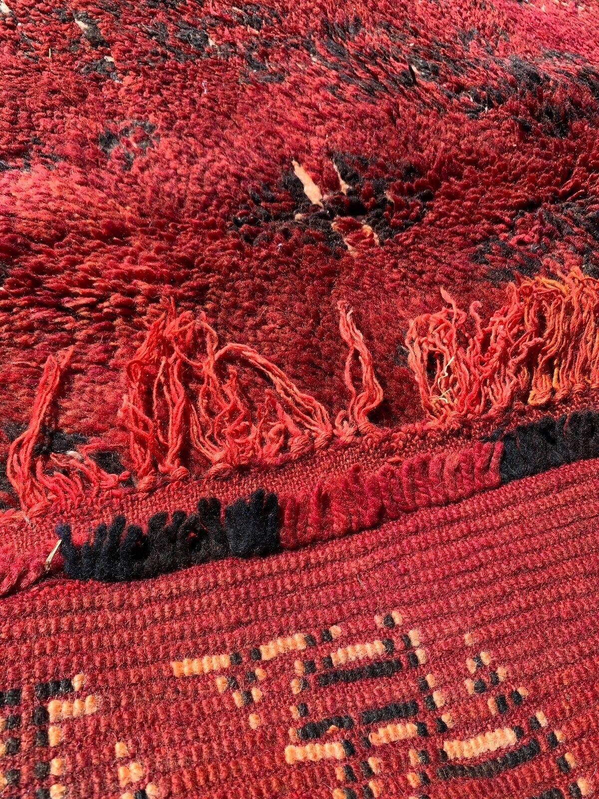 Tapis berbère marocain rouge fait à la main 6,5' x 10,8', années 1980 - 1G06 Bon état - En vente à Bordeaux, FR