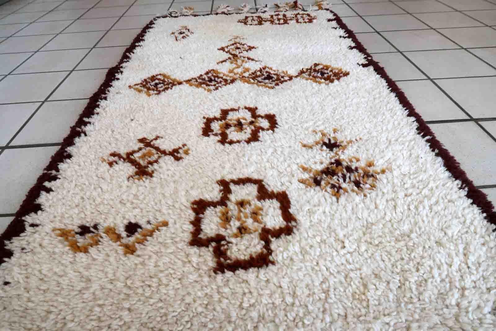 Handgefertigter marokkanischer Berberteppich im Vintage-Stil, 1970er Jahre, 1C1004 im Zustand „Gut“ im Angebot in Bordeaux, FR