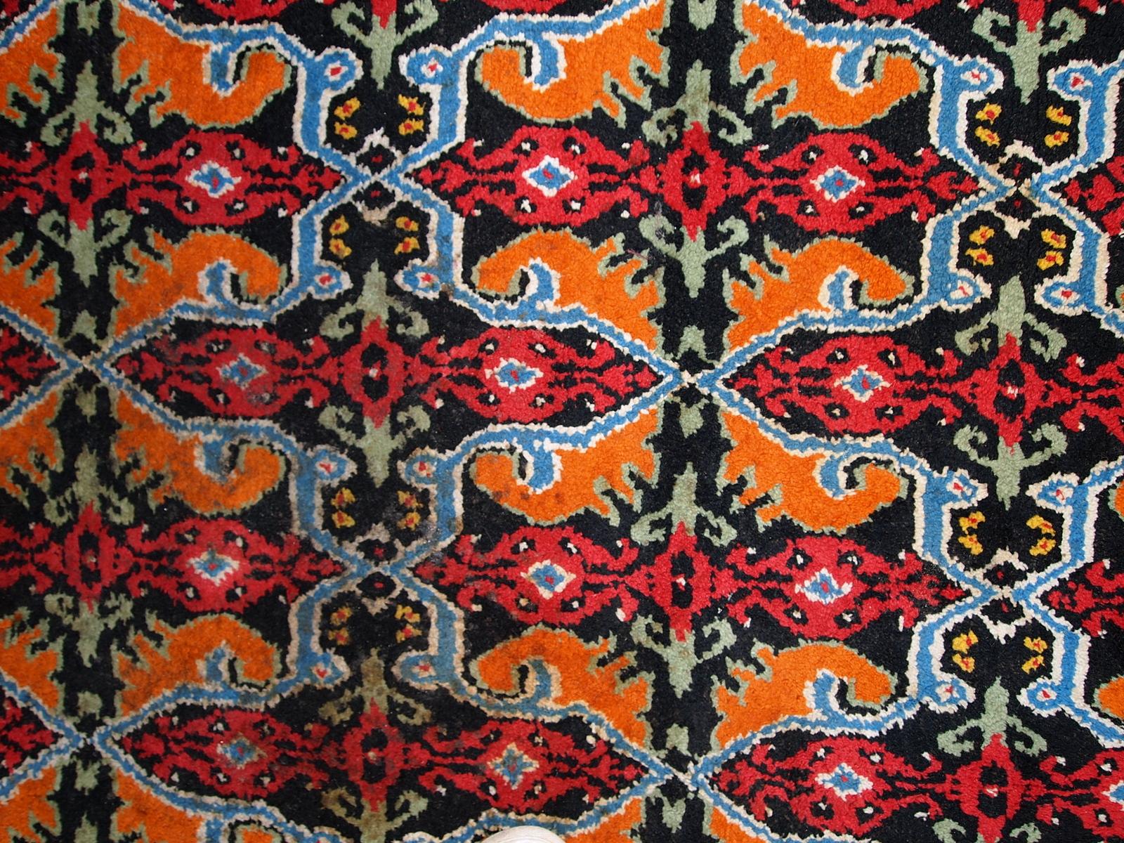 Handmade Vintage Moroccan Berber Rug, 1970s, 1C443 For Sale 2