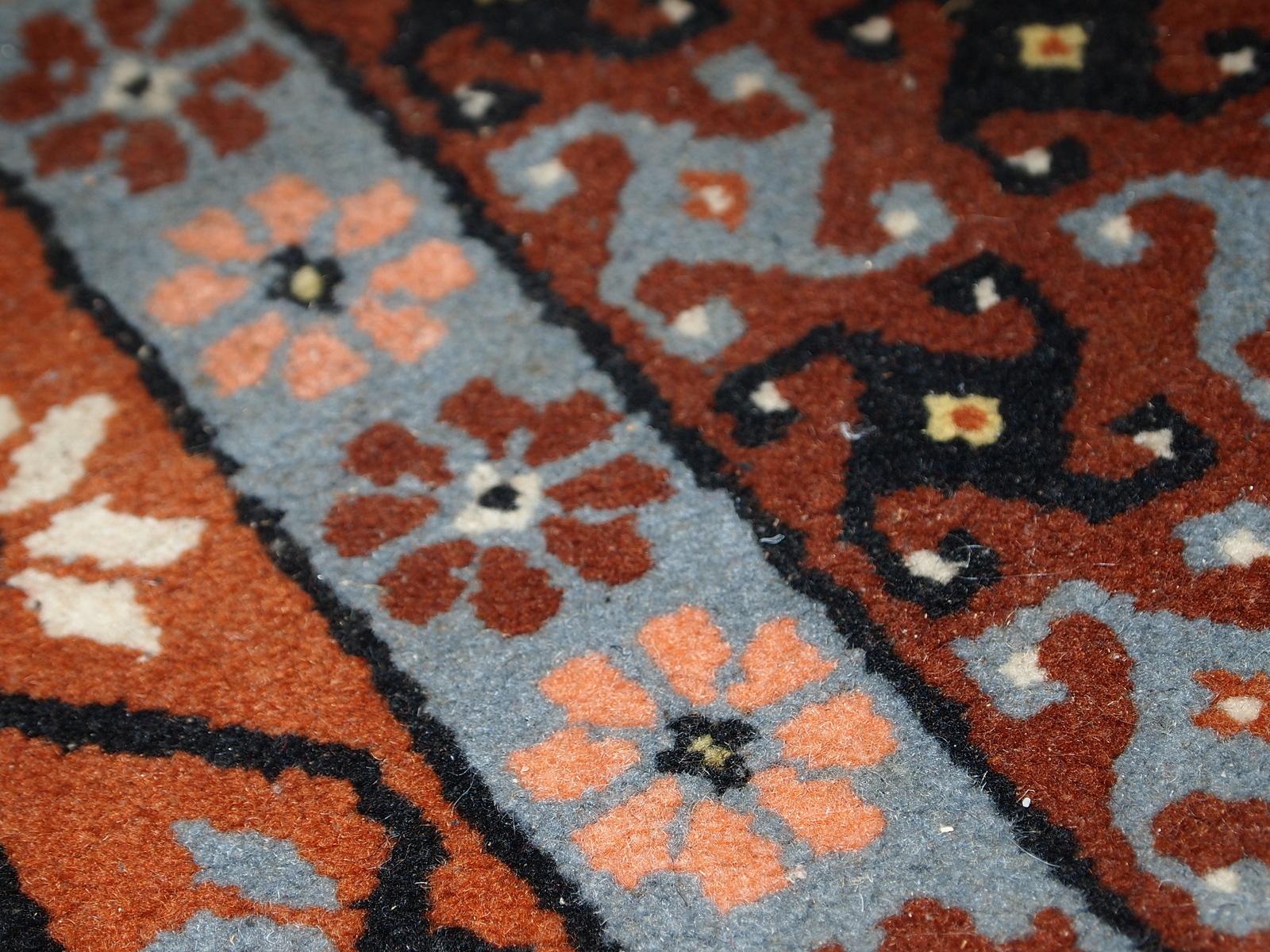 Handmade Vintage Moroccan Berber Rug, 1970s, 1C629 In Good Condition For Sale In Bordeaux, FR