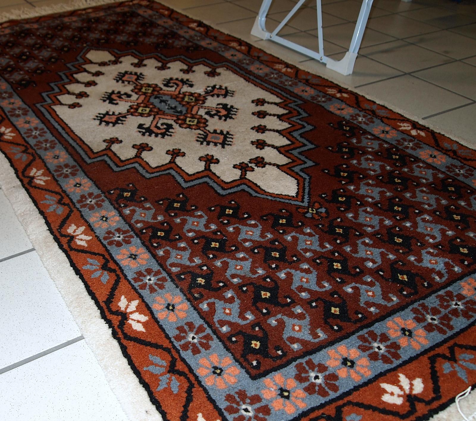 Handgefertigter marokkanischer Berberteppich im Vintage-Stil, 1970er Jahre, 1C629 (Ende des 20. Jahrhunderts) im Angebot