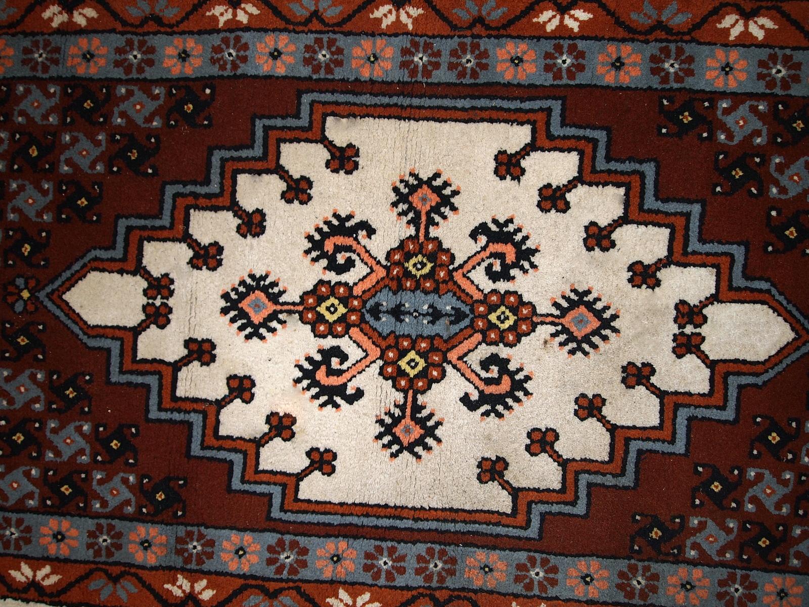 Handgefertigter marokkanischer Berberteppich im Vintage-Stil, 1970er Jahre, 1C629 im Angebot 1