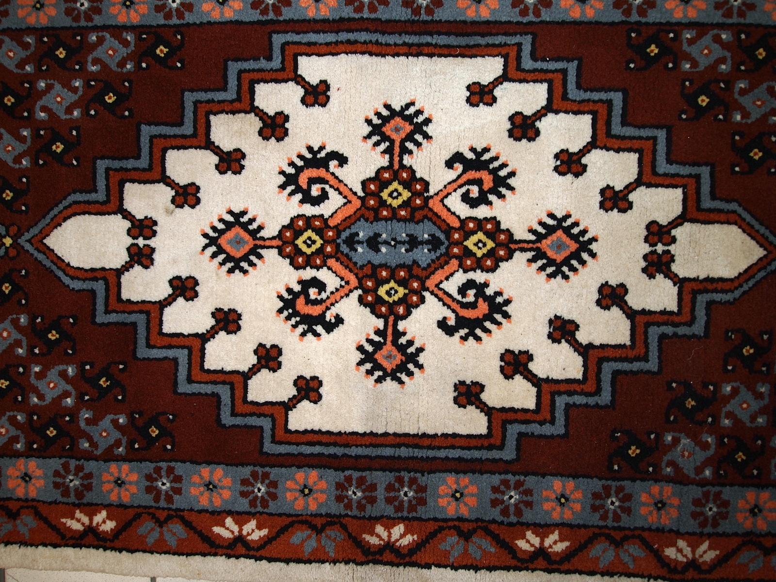 Late 20th Century Handmade Vintage Moroccan Berber Rug, 1970s, 1C630 For Sale