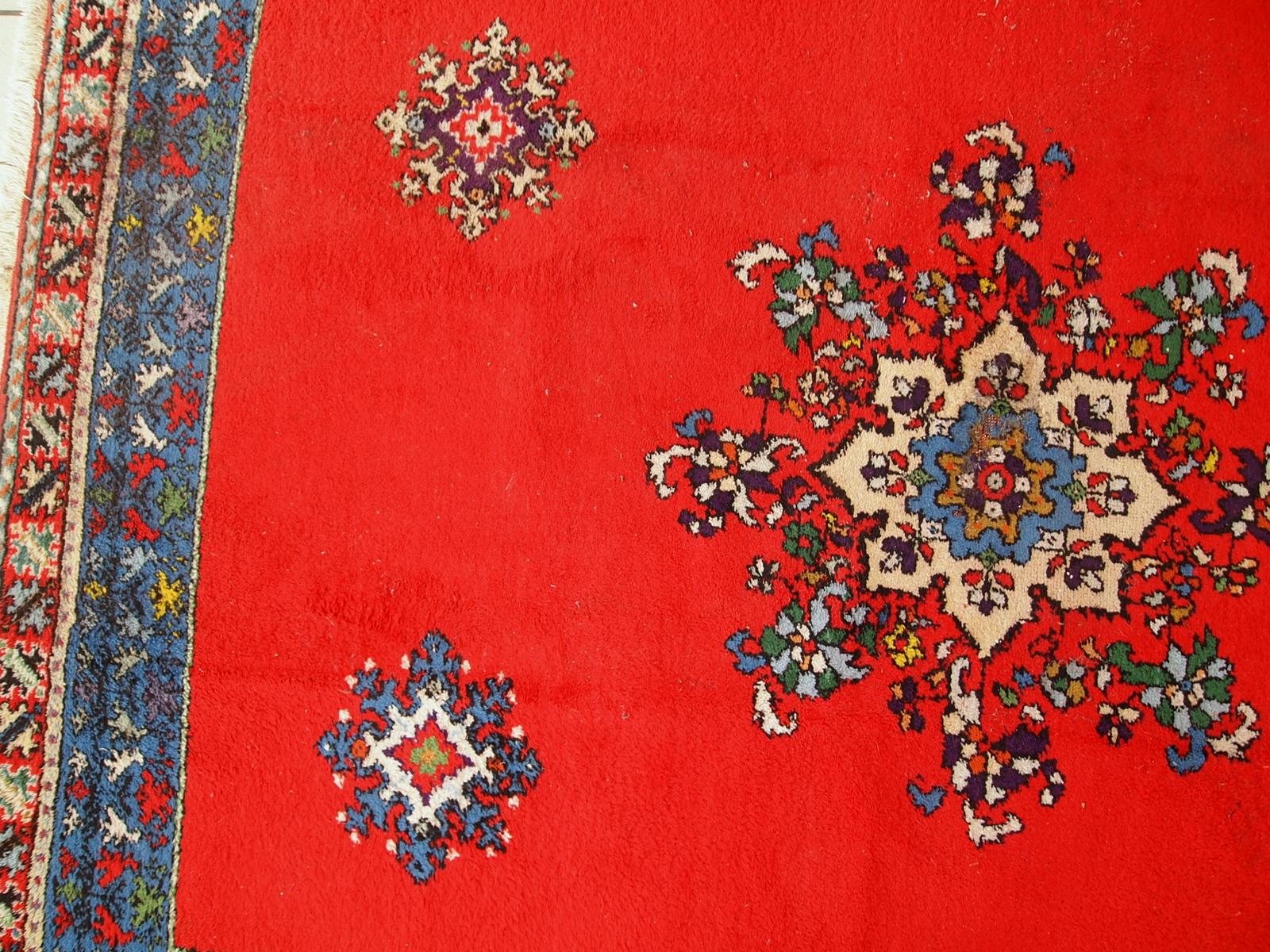 Handgefertigter marokkanischer Berberteppich im Vintage-Stil, 1970er Jahre, 1C657 im Zustand „Gut“ im Angebot in Bordeaux, FR