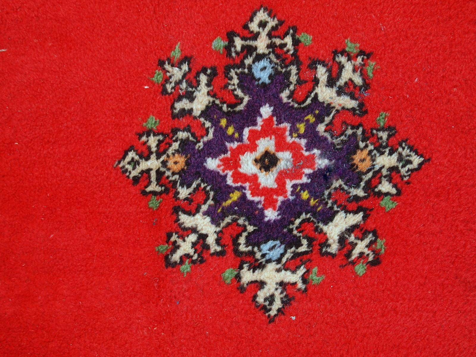 Wool Handmade Vintage Moroccan Berber Rug, 1970s, 1C657 For Sale