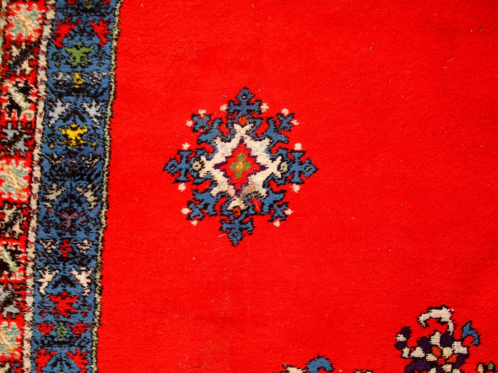 Handmade Vintage Moroccan Berber Rug, 1970s, 1C657 For Sale 1