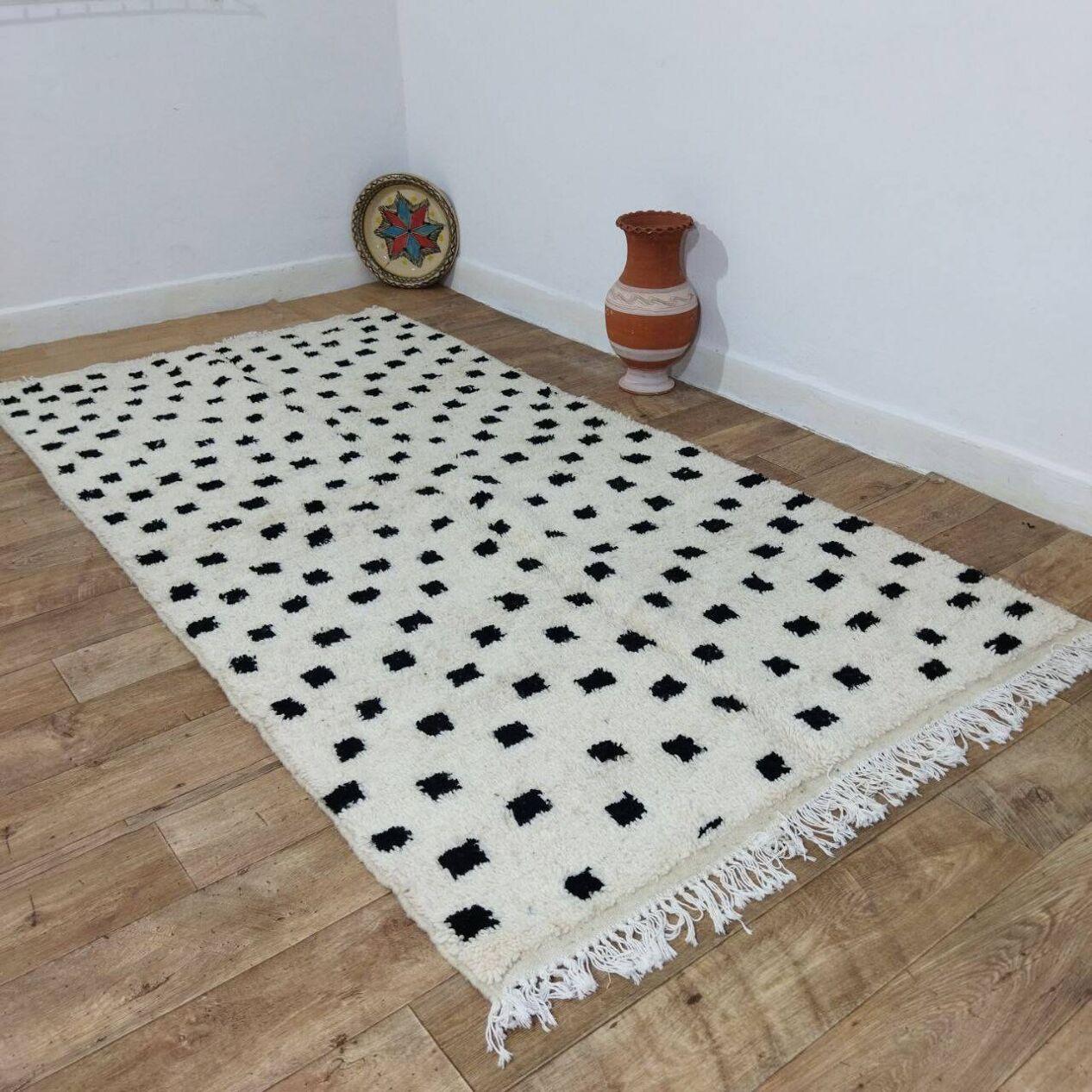 Handgefertigter marokkanischer Berberteppich 4,5' x 8,3', 1980er Jahre, 1X12 (Handgeknüpft) im Angebot