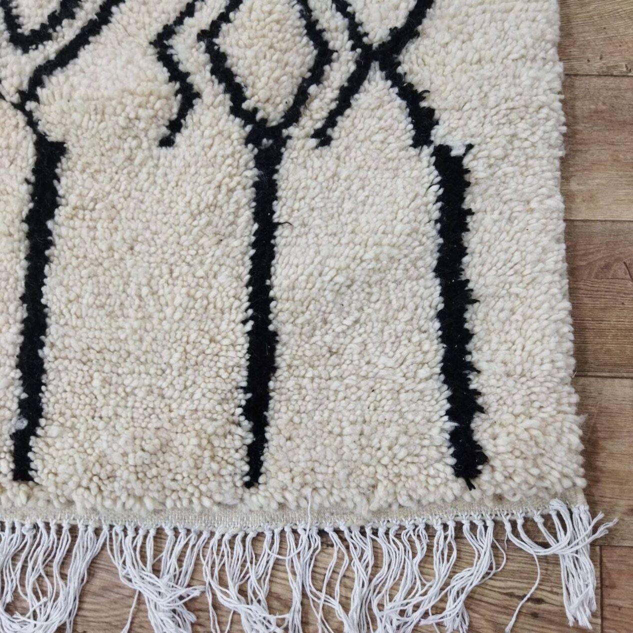 Handgefertigter marokkanischer Berberteppich 4,7' x 9', 1980er Jahre, 1X10 (Französisch) im Angebot