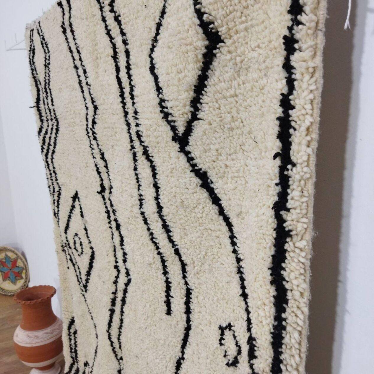 Handgefertigter marokkanischer Berberteppich 4,7' x 9', 1980er Jahre, 1X10 (Handgeknüpft) im Angebot