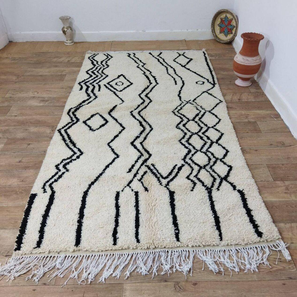 Handgefertigter marokkanischer Berberteppich 4,7' x 9', 1980er Jahre, 1X10 im Zustand „Gut“ im Angebot in Bordeaux, FR