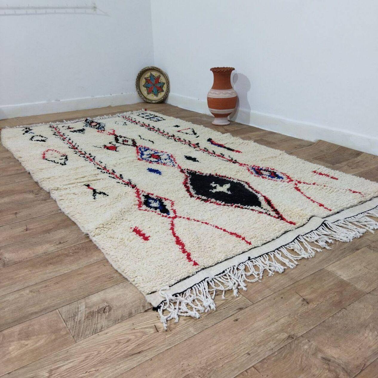 Handgefertigter marokkanischer Berberteppich 4,8' x 8,5', 1980er Jahre, 1X11 (Ende des 20. Jahrhunderts) im Angebot