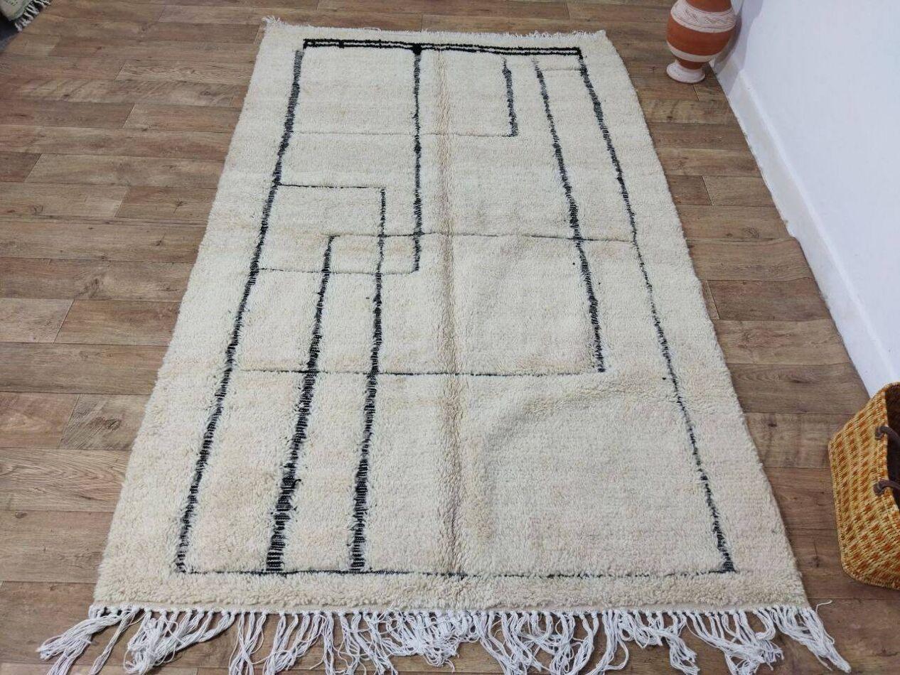 Handgefertigter marokkanischer Berberteppich 5,1' x 8,3', 1980er Jahre, 1X13 (Französisch) im Angebot