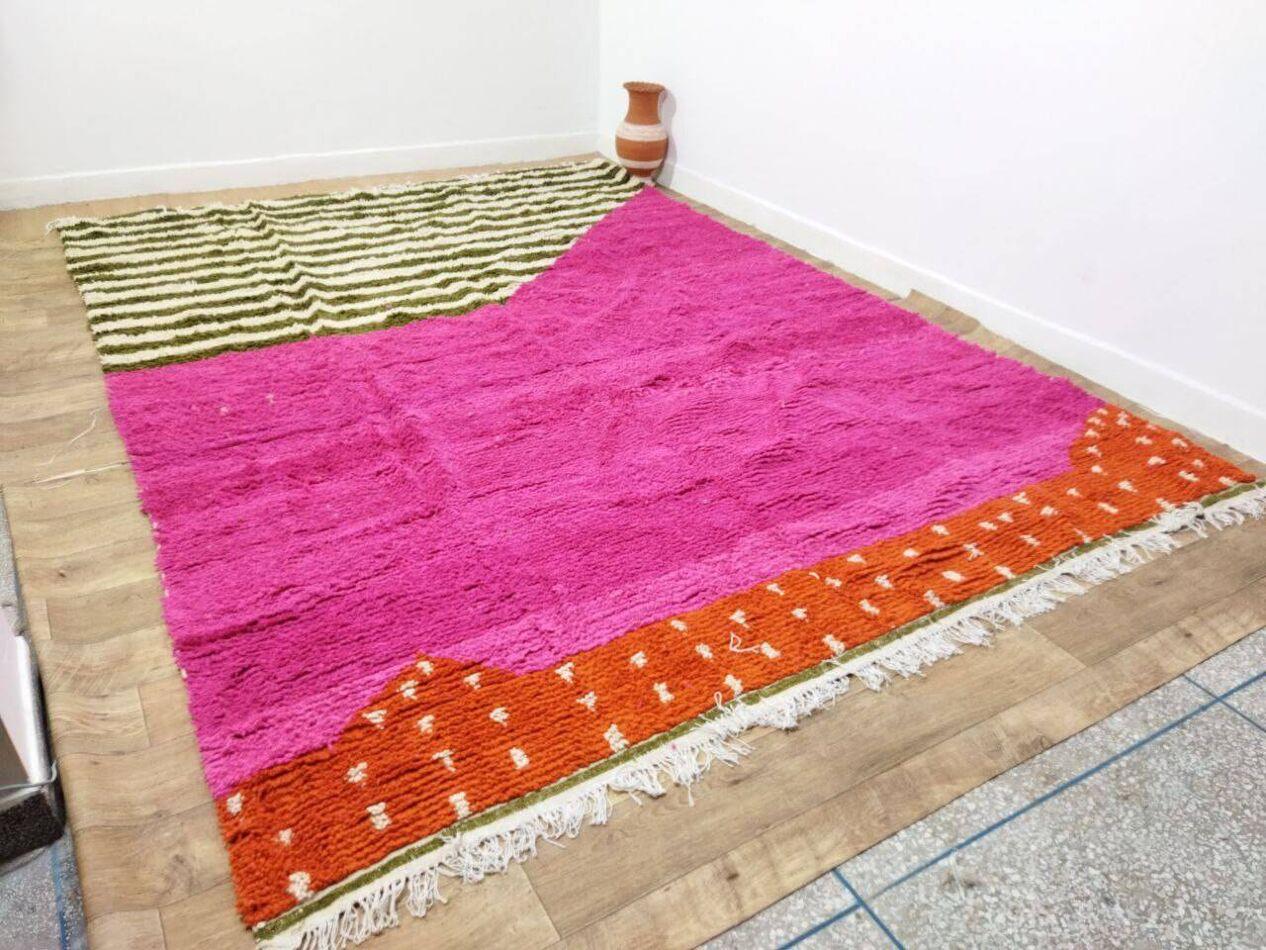 This vintage Moroccan Berber rug from the 1980s is a true work of art, preserved in excellent condition and never used. Handwoven from high-quality wool, it features a captivating mix of colors and geometric patterns, including horizontal green and