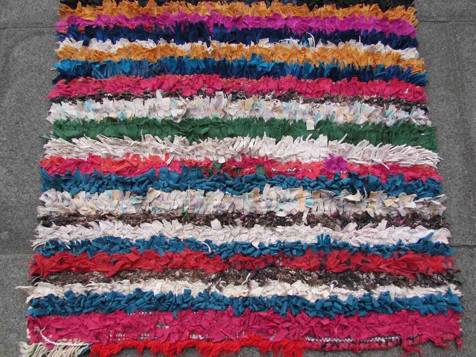 Handgefertigter marokkanischer Boucherouite-Teppich im Vintage-Stil, 1970er Jahre, 1Q19 im Angebot 3