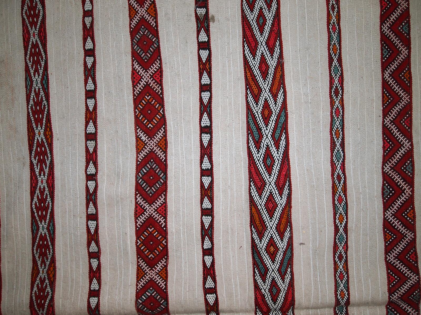 Handmade Vintage Moroccan Kilim, 1950s, 1C214 In Fair Condition For Sale In Bordeaux, FR