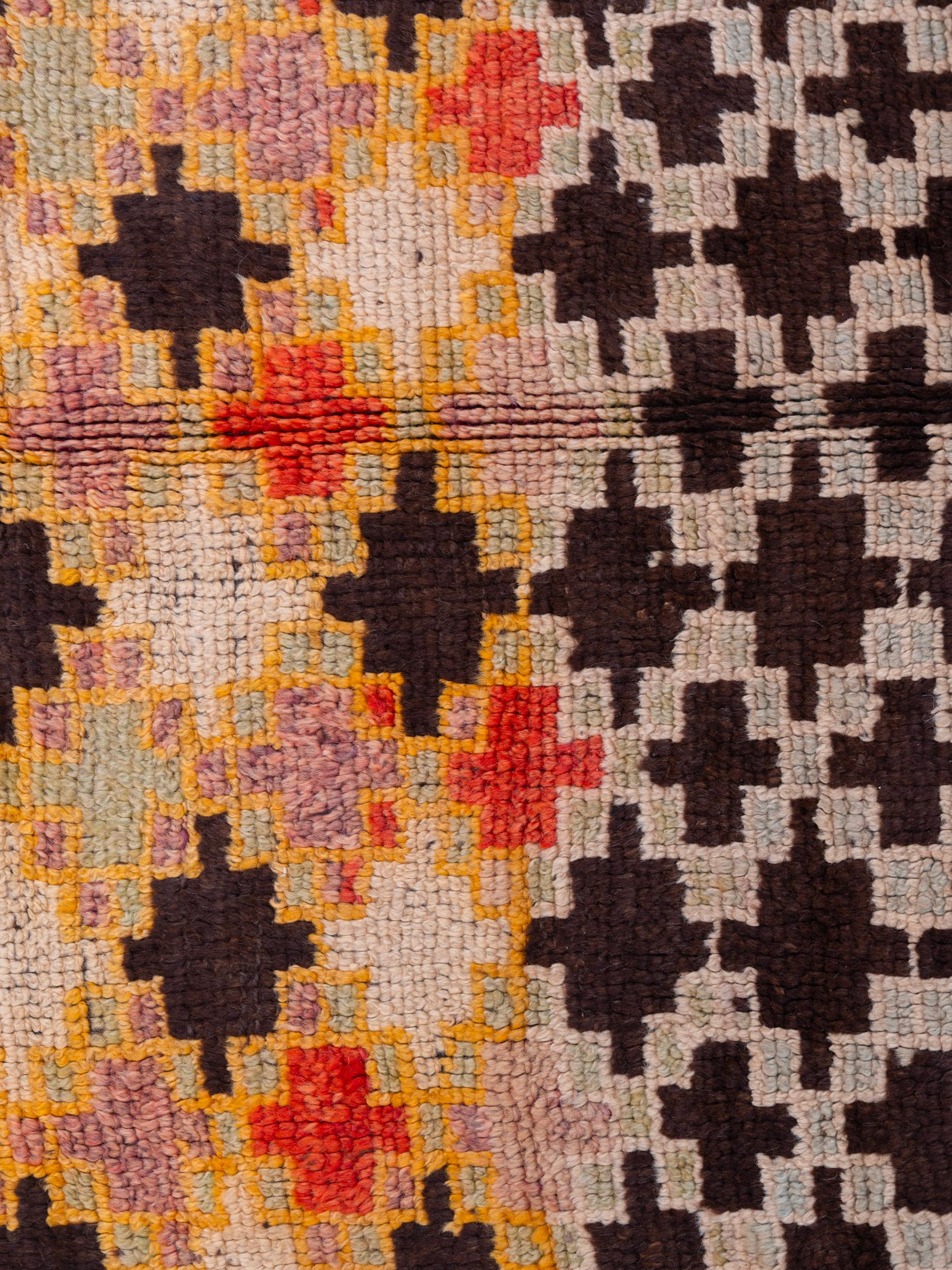 Tapis marocain vintage fait main avec des croix brunes, années 70 Bon état - En vente à Marseille, FR