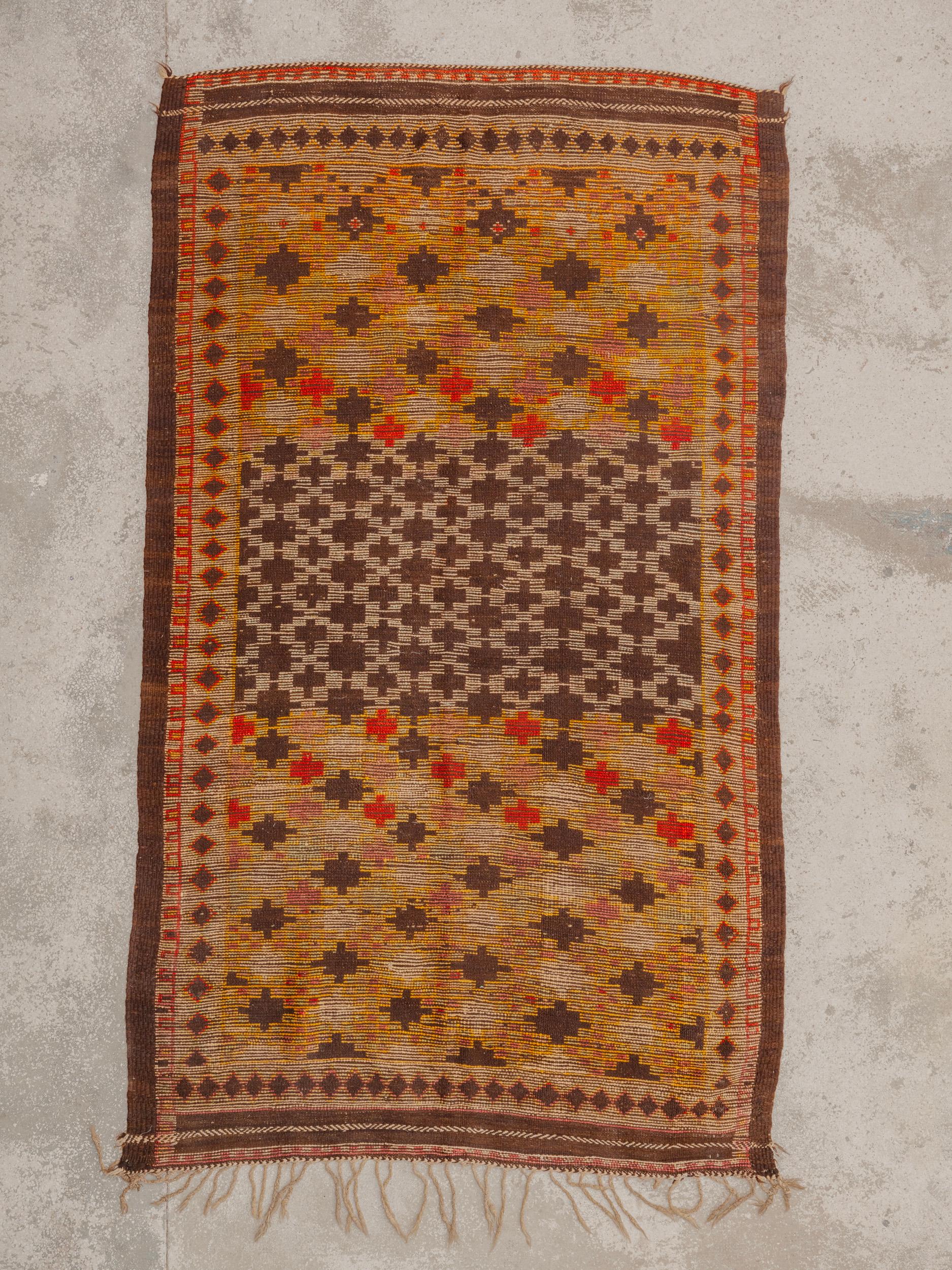 20ième siècle Tapis marocain vintage fait main avec des croix brunes, années 70 en vente