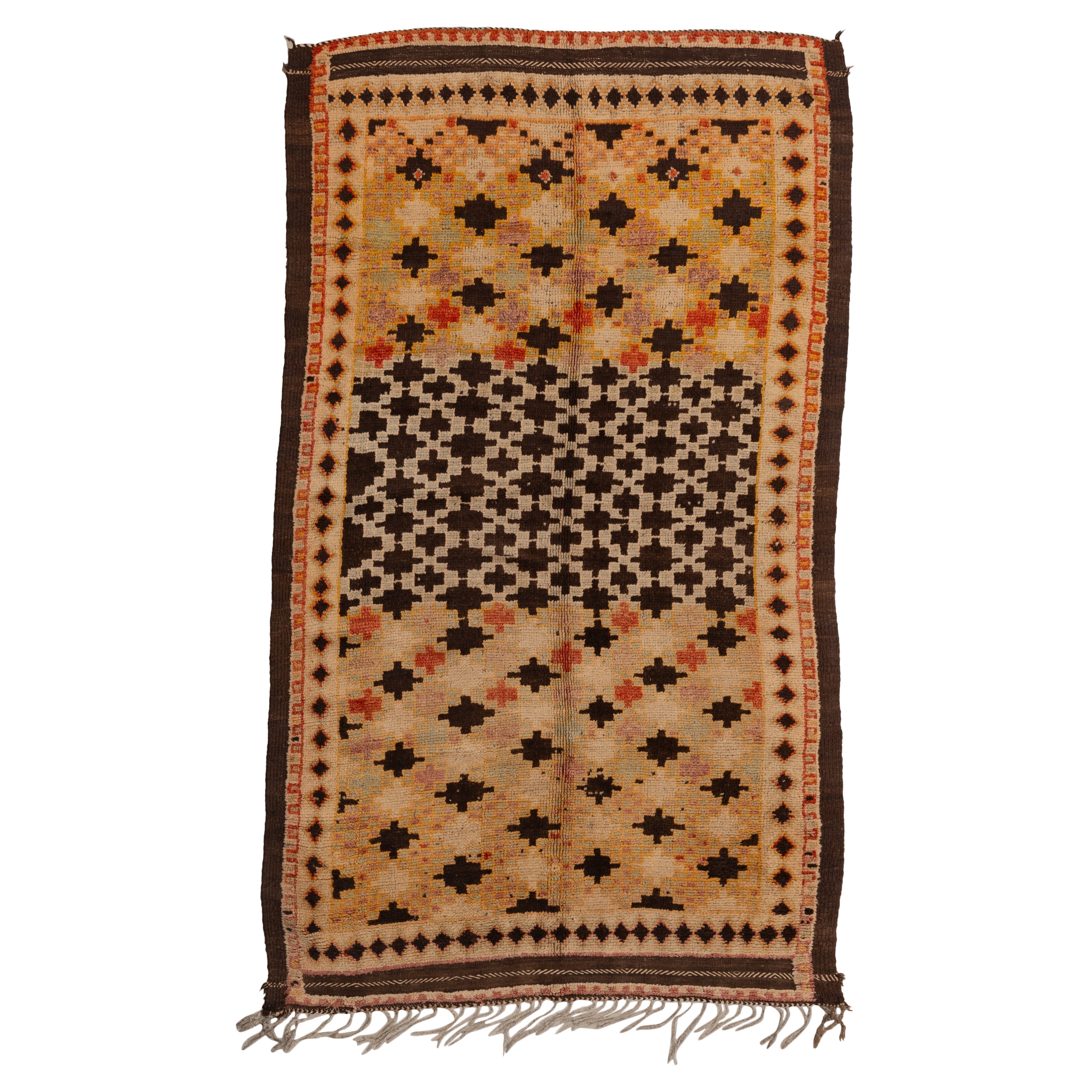 Tapis marocain vintage fait main avec des croix brunes, années 70 en vente