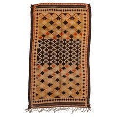 Tapis marocain vintage fait main avec des croix brunes, années 70