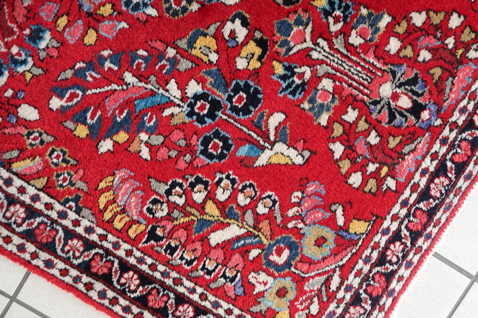 Handgefertigter orientalischer Sarouk-Teppich im Vintage-Stil 3.3' x 4,7', 1950er Jahre - 1C1096 im Angebot 2