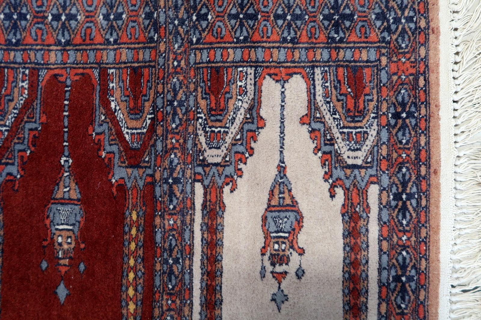 Tappeto di preghiera pakistano di Lahore fatto a mano, vintage, 1,9' x 1,9', anni '60 - 1C1124 In condizioni buone in vendita a Bordeaux, FR