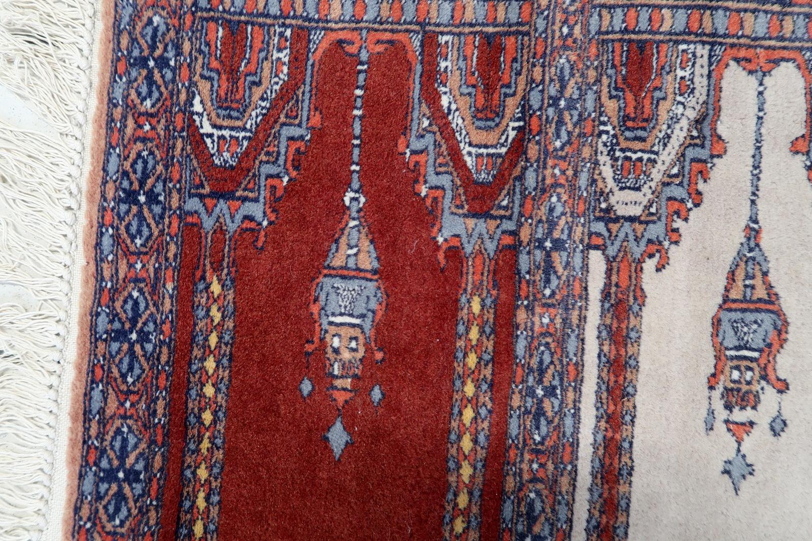 Wool Handmade Vintage Pakistani Lahore Prayer Rug 1.9' x 1.9', 1960s - 1C1124 For Sale