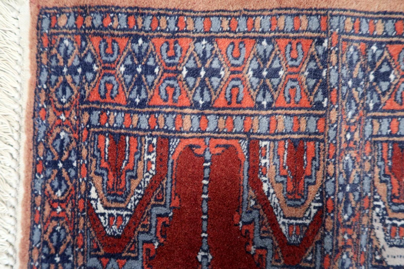 Handmade Vintage Pakistani Lahore Prayer Rug 1.9' x 1.9', 1960s - 1C1124 For Sale 1