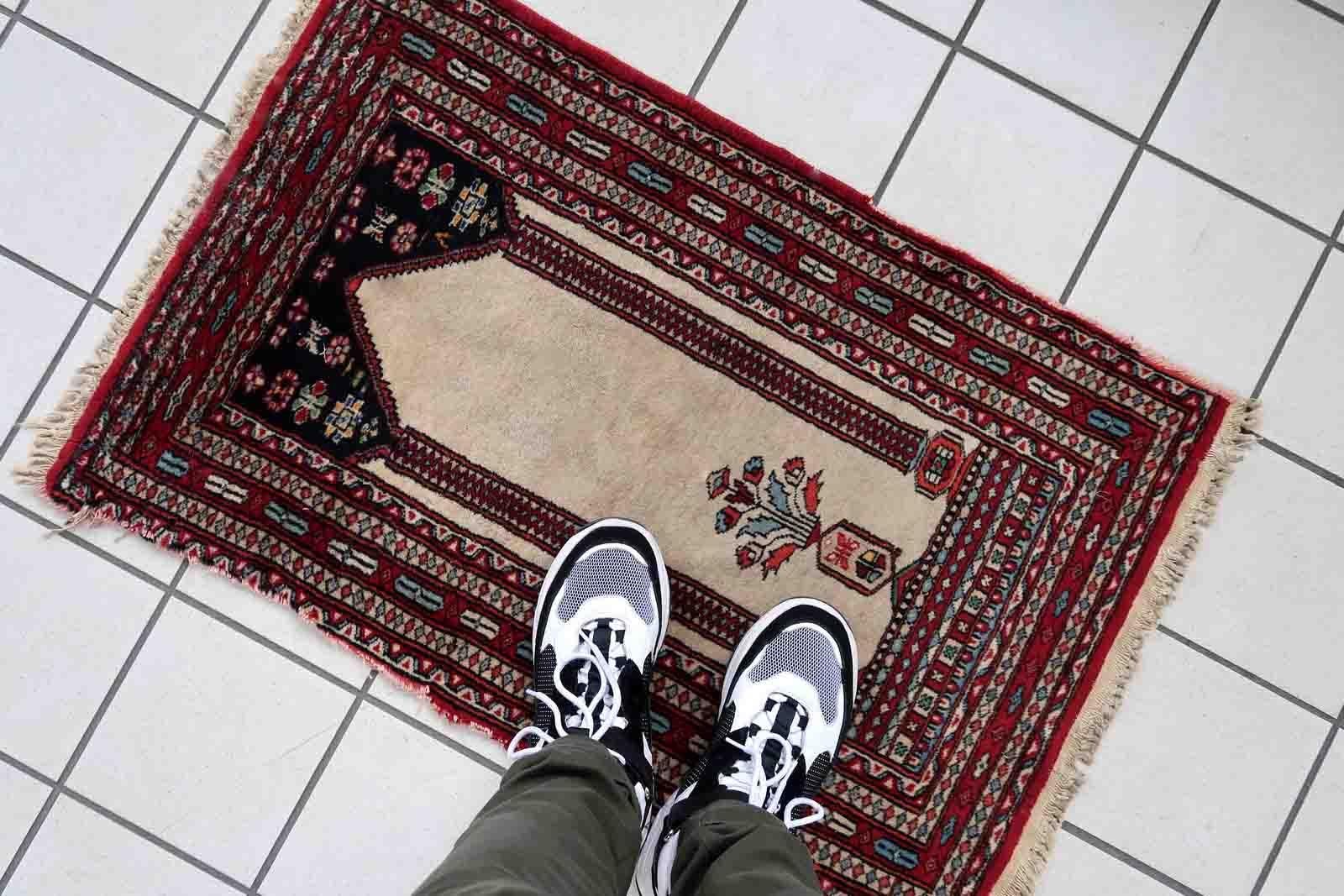 Pakistano Tappeto da preghiera Lahore pakistano vintage fatto a mano, anni '70, 1C867 in vendita