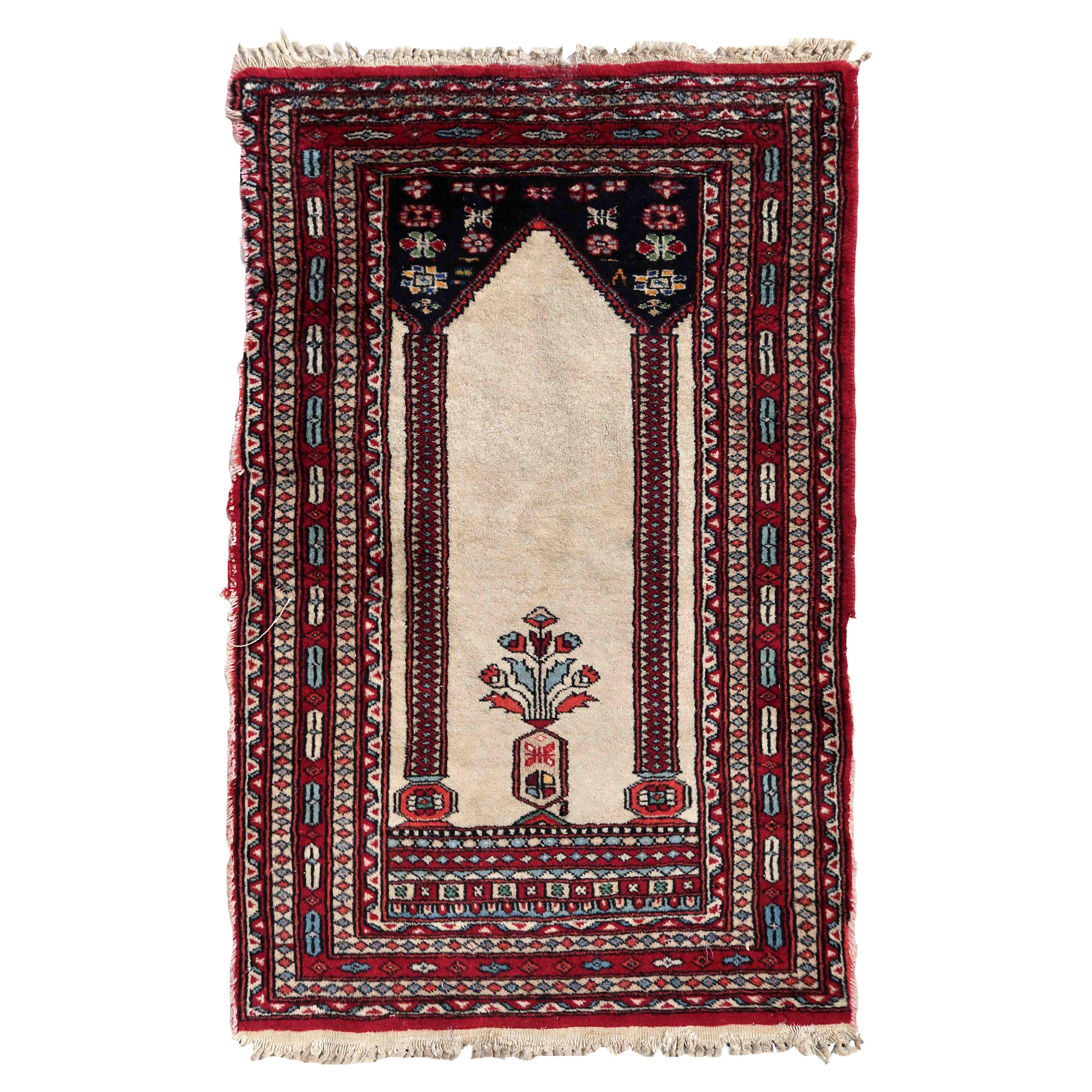 Handmade Vintage Pakistani Lahore Prayer Rug, 1970s, 1C867 For Sale