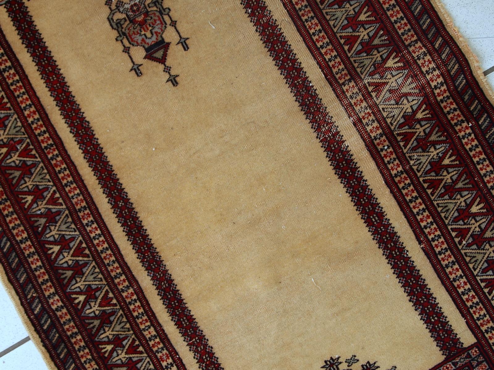 Hand-Knotted Handmade Vintage Pakistani Lahore Rug, 1960s, 1C716 For Sale