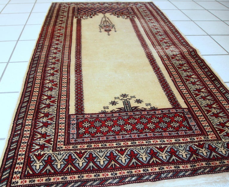 Handmade Vintage Pakistani Lahore Rug, 1960s, 1C716 For Sale at 1stDibs
