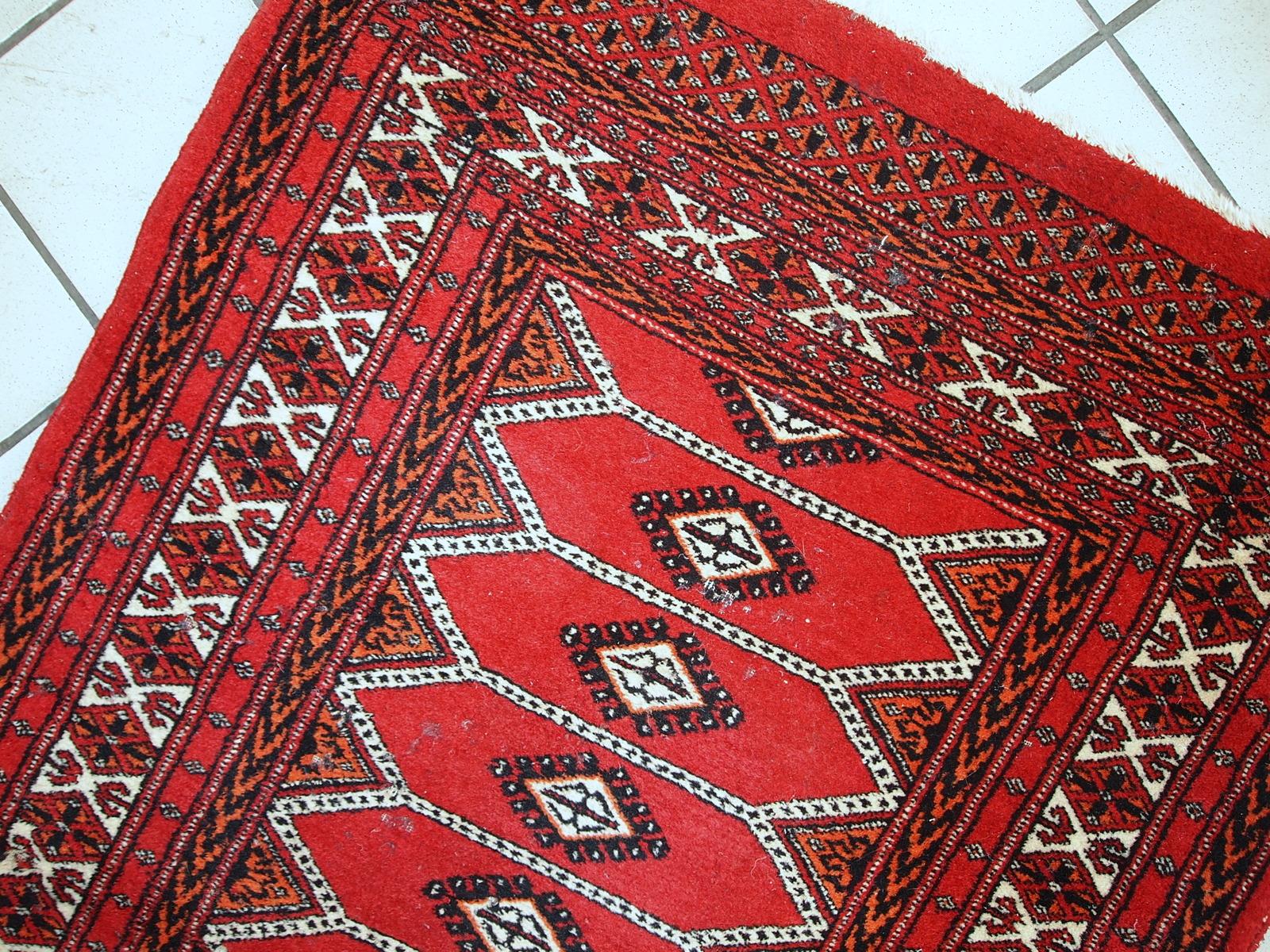 Mid-20th Century Handmade Vintage Pakistani Lahore Rug, 1960s, 1C733 For Sale