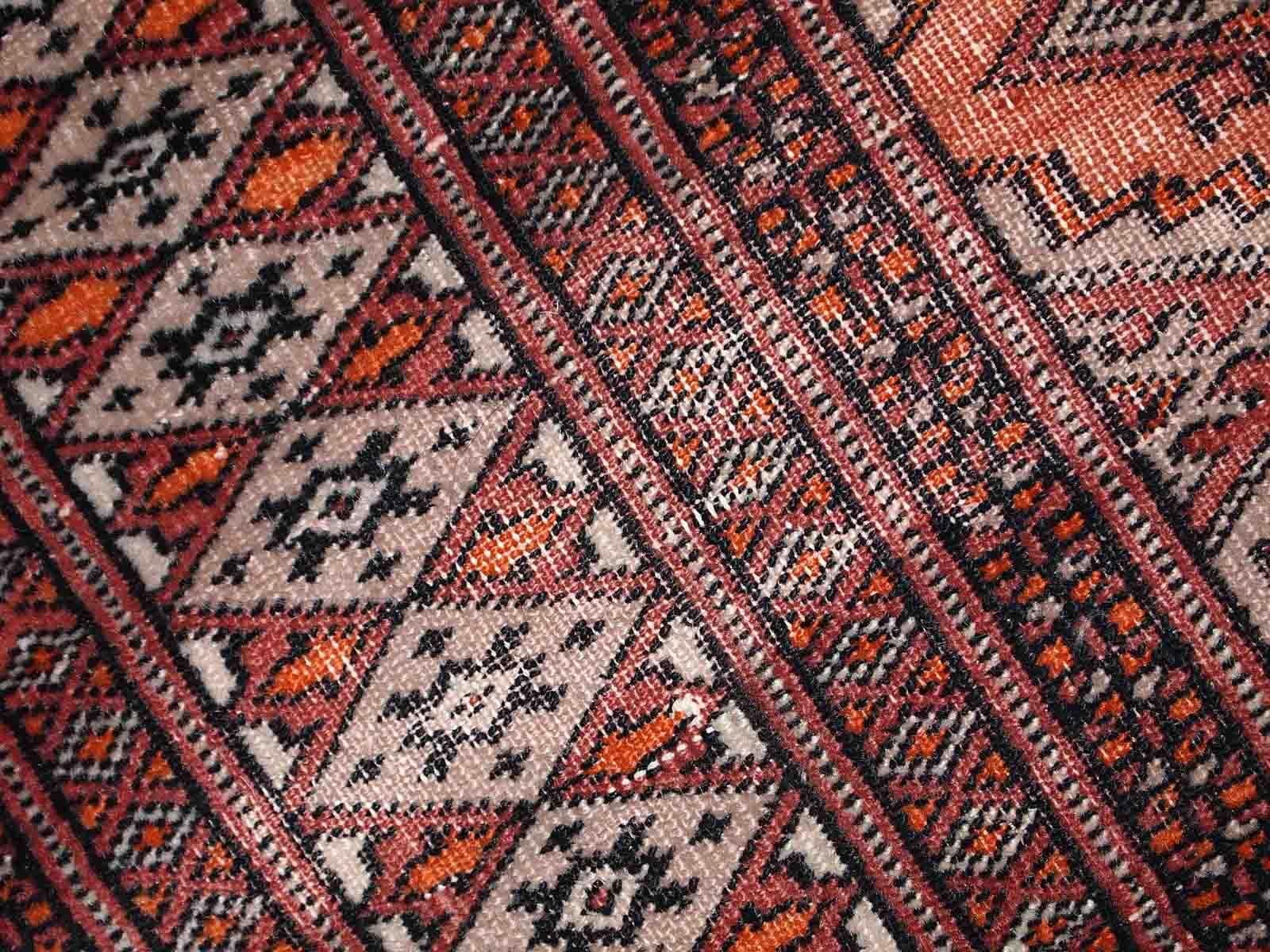 Handmade Vintage Pakistani Lahore Rug, 1960s, 1C807 For Sale 1