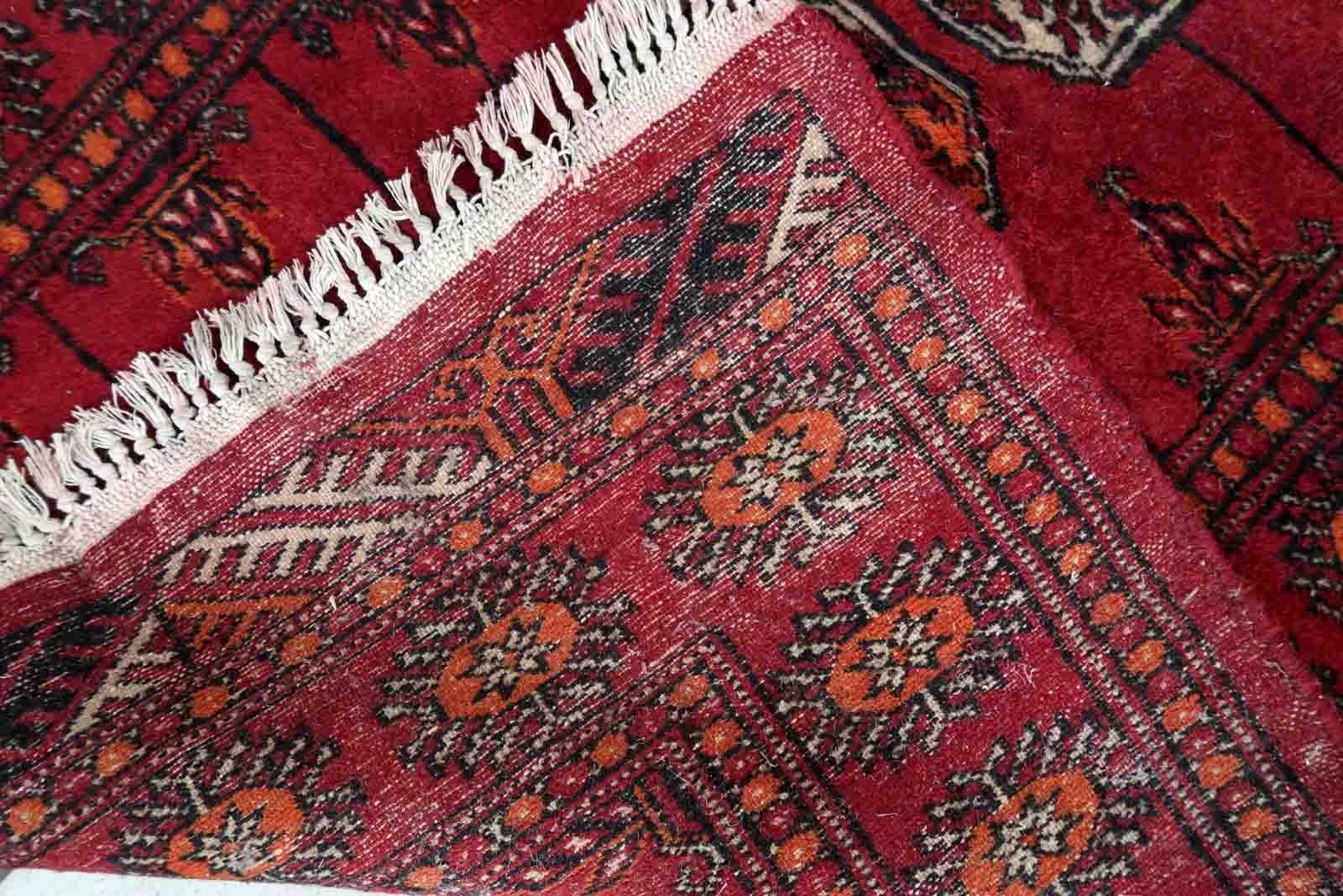 Handmade Vintage Pakistani Lahore Rug, 1970s, 1C965 In Fair Condition For Sale In Bordeaux, FR