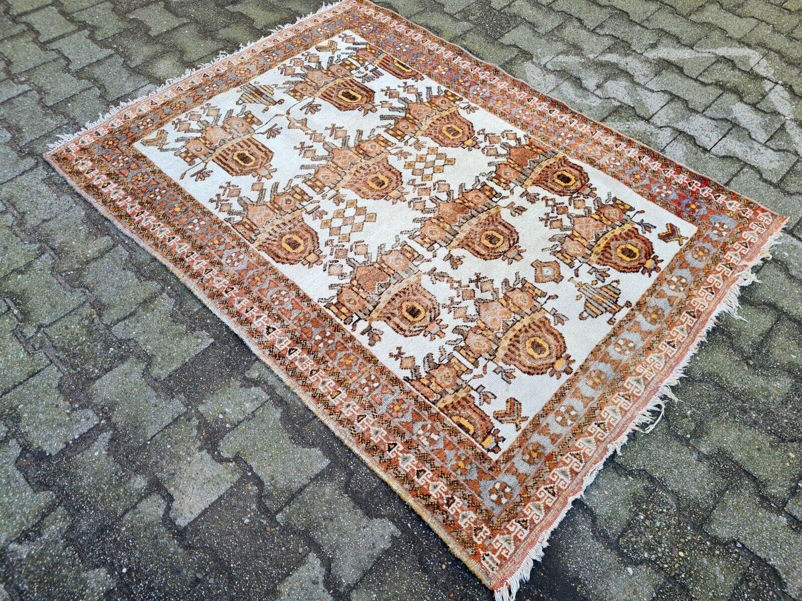 Noué à la main Tapis persan vintage Afshar fait main 4.1' x 5.3' 1930s - 2K44 en vente
