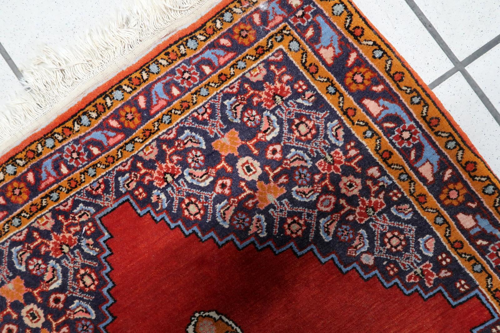 Tappeto vintage da collezione Bidjar (Medio Oriente), circa anni '50
Scopri questo squisito tappeto vintage Bidjar, un meraviglioso esempio in scala ridotta del leggendario 