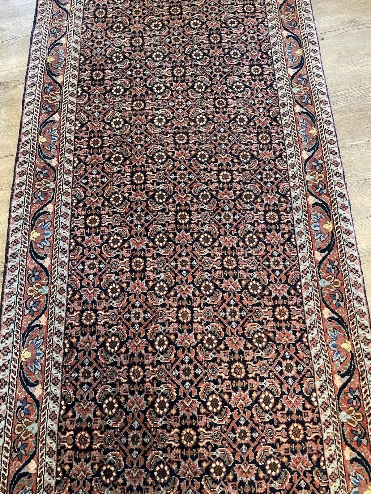 Tappeto persiano vintage Bidjar fatto a mano 2,6' x 6,3', anni '70 - 1N67 In condizioni buone in vendita a Bordeaux, FR