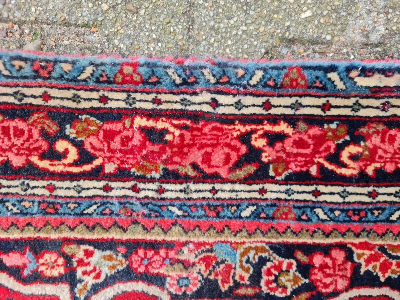 El legado perdurable del tejido bidjar
Esta alfombra persa bidjar vintage hecha a mano, de la década de 1940, es un notable ejemplo de artesanía tradicional. Las alfombras Bidjar son legendarias por su excepcional densidad y durabilidad. A menudo se