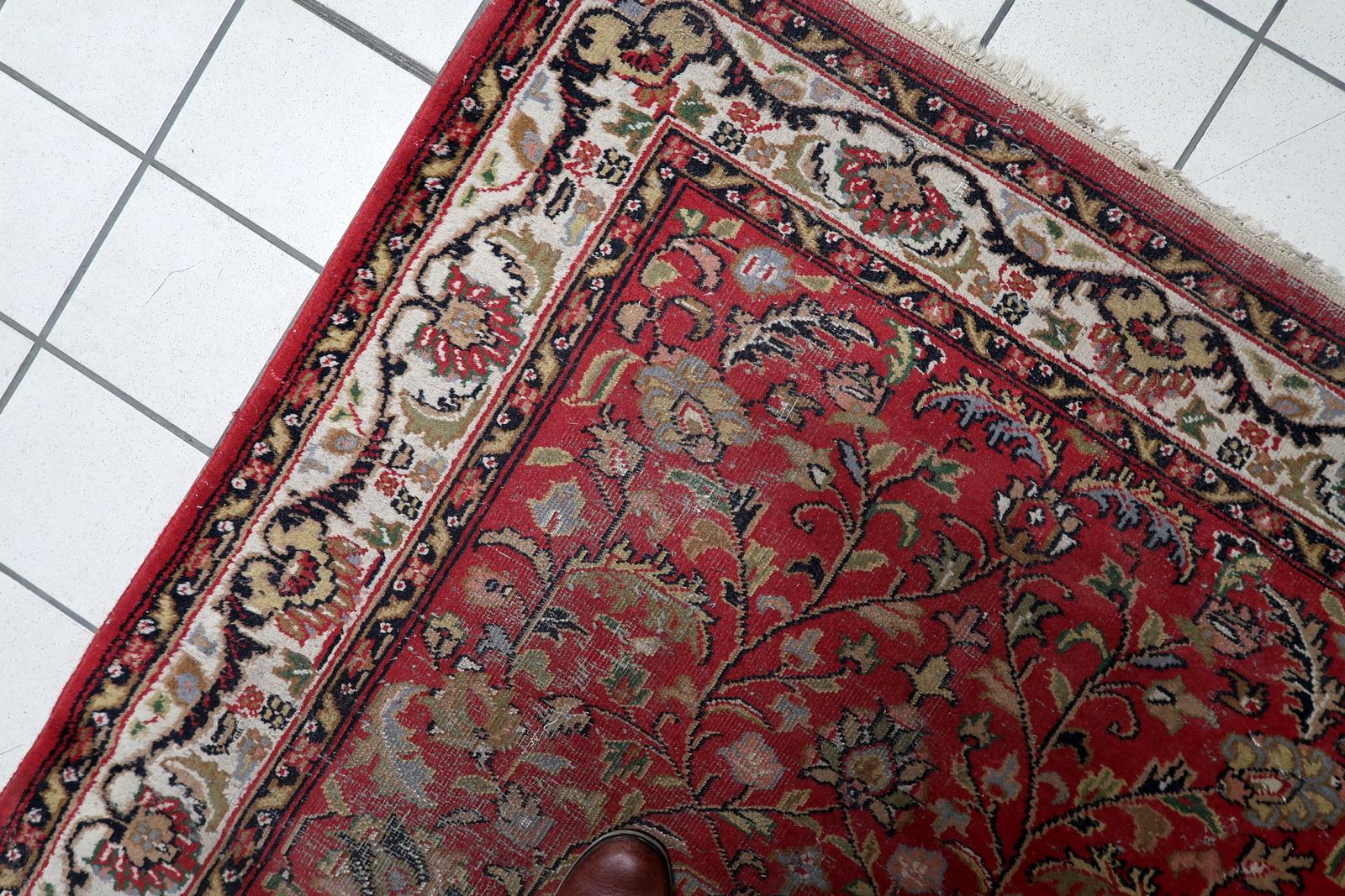 Handgefertigter Vintage Persian Distressed Hamadan Teppich 4.2' x 6.2', 1950er Jahre - 1C1186 (Französisch) im Angebot