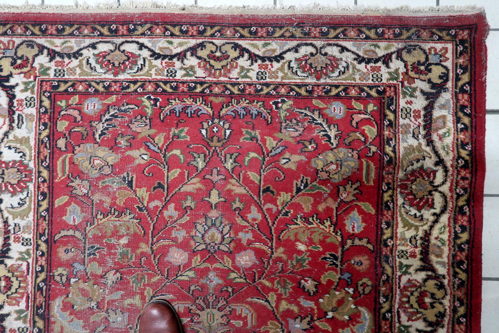 Handgefertigter Vintage Persian Distressed Hamadan Teppich 4.2' x 6.2', 1950er Jahre - 1C1186 (Handgeknüpft) im Angebot