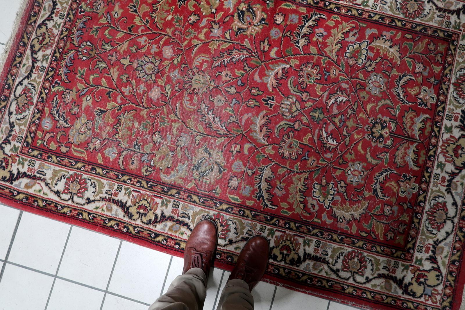Handgefertigter Vintage Persian Distressed Hamadan Teppich 4.2' x 6.2', 1950er Jahre - 1C1186 im Angebot 1
