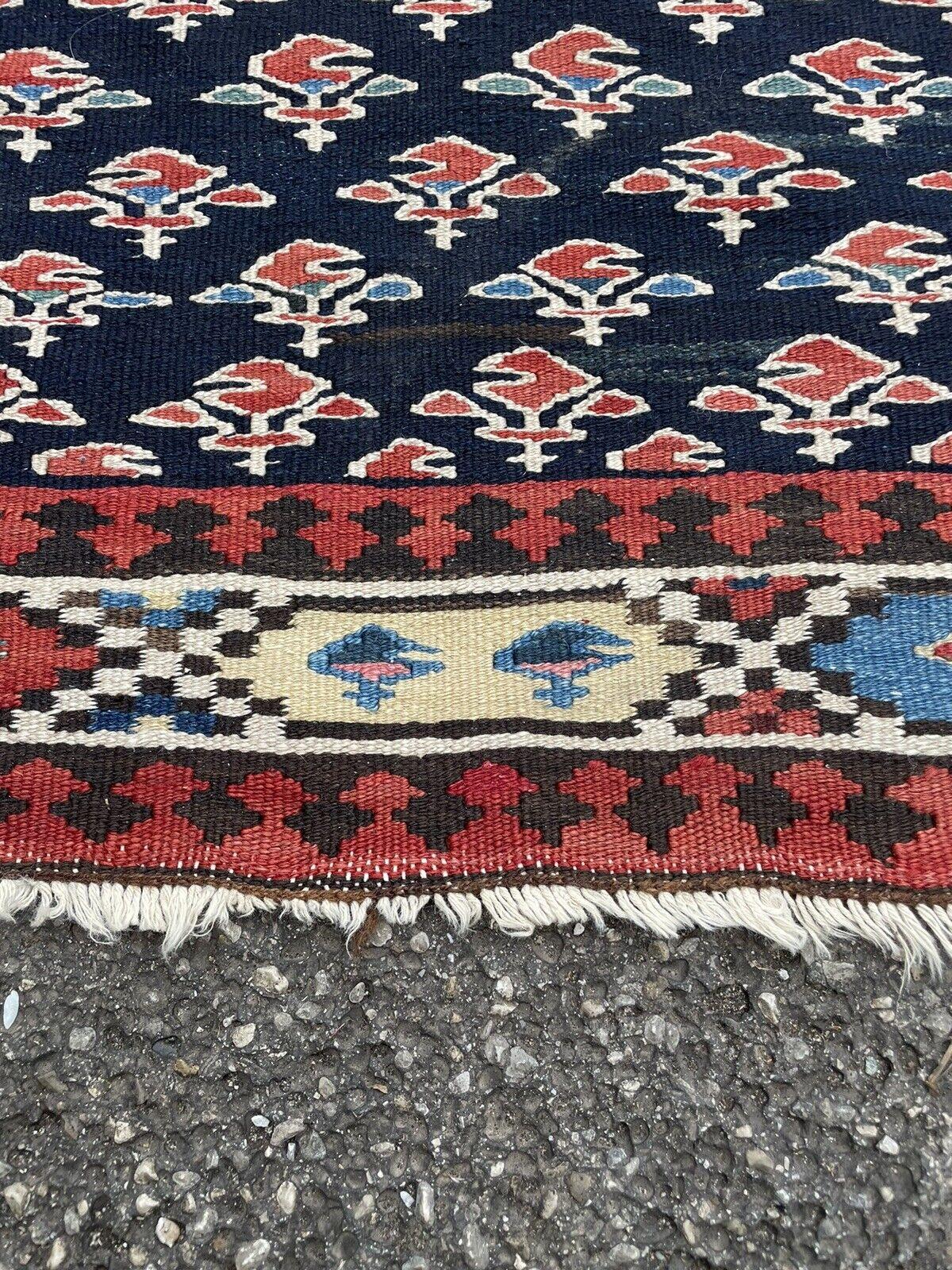 Handgefertigter persischer Gashkai Flachgewebe-Läufer im Vintage-Stil 3.4' x 11', 1970er Jahre - 1N66 (Ende des 20. Jahrhunderts) im Angebot