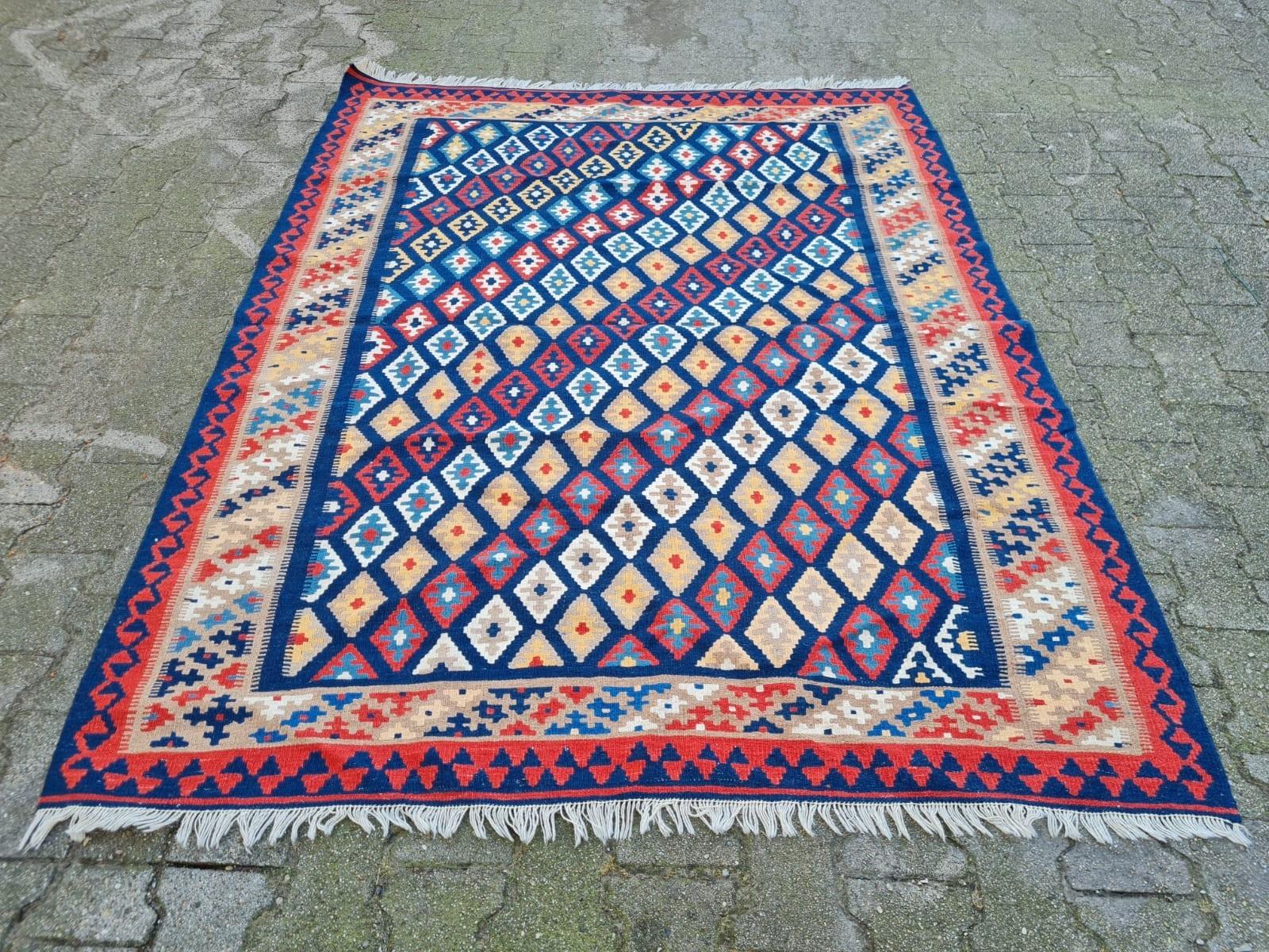 Hand-Knotted Handmade Vintage Persian Gashkai Kilim Rug 5.2' x 6.6' 1970s - 2K55 For Sale