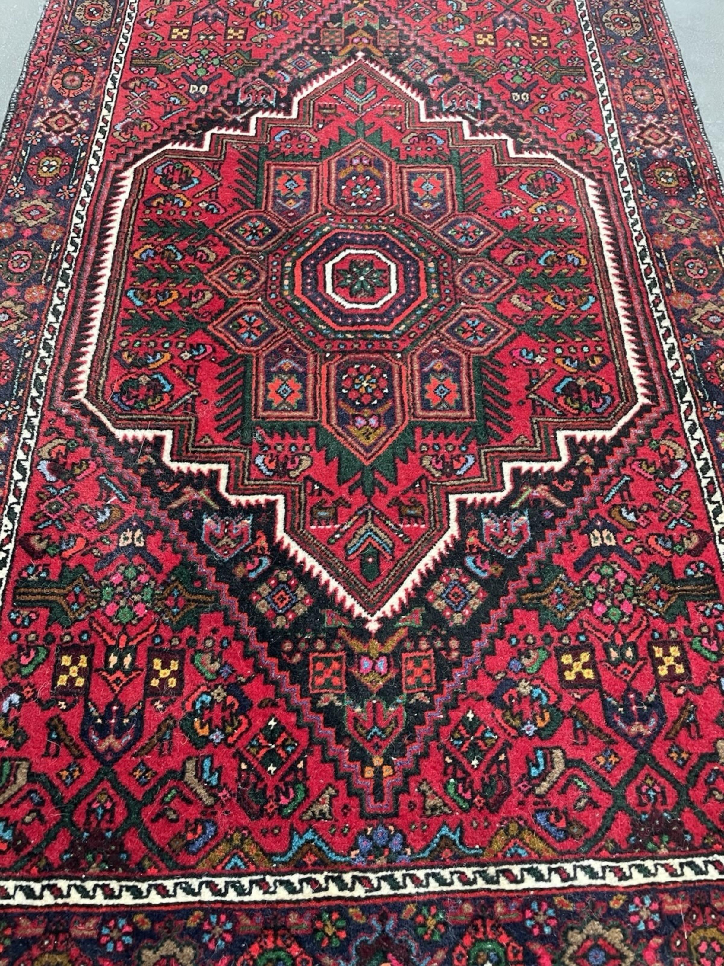 Handgefertigter Vintage Persian Hamadan Teppich 2.6' x 4.2', 1950er Jahre - 1N116 im Angebot 3