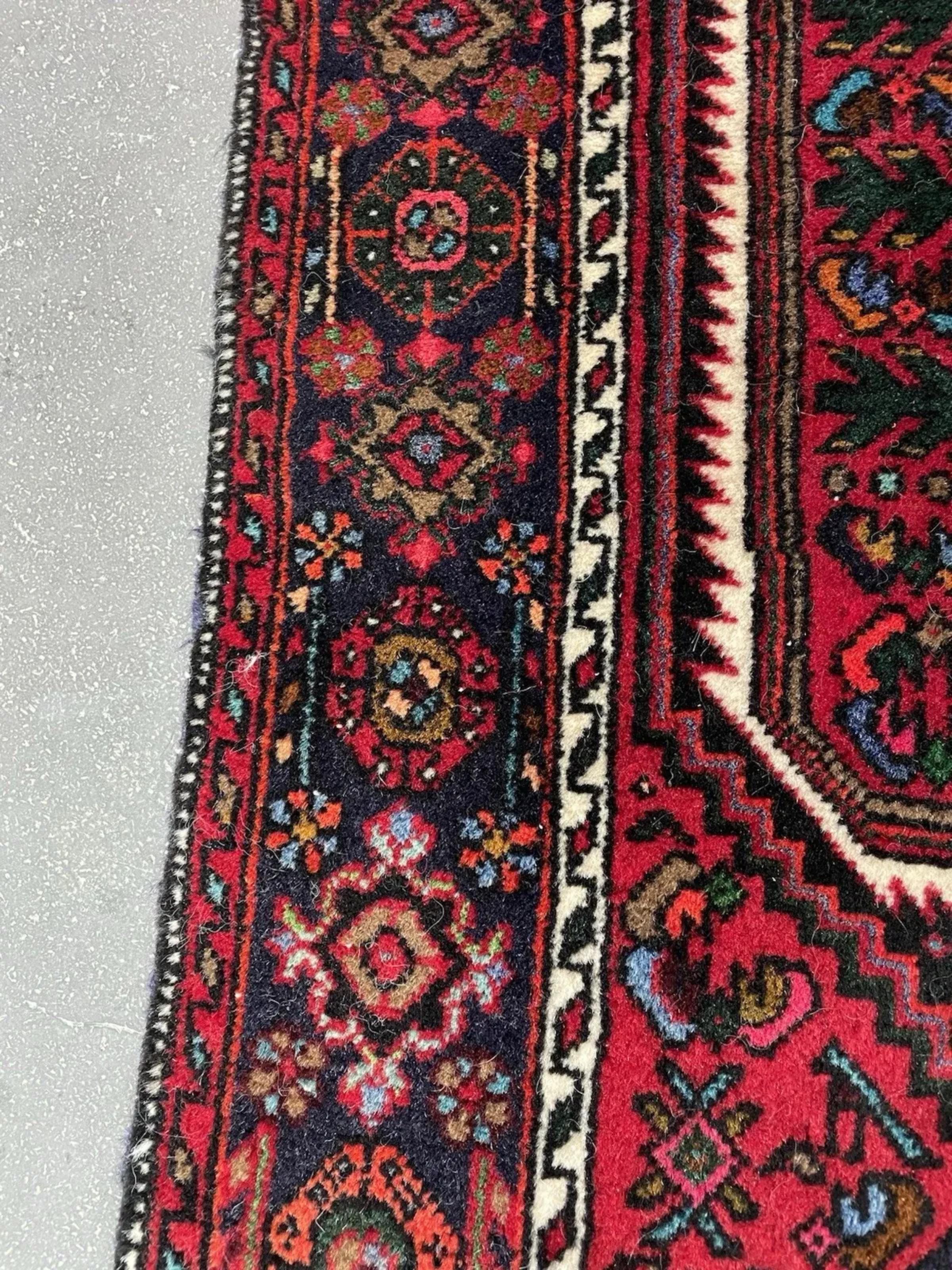 Handgefertigter Vintage Persian Hamadan Teppich 2.6' x 4.2', 1950er Jahre - 1N116 im Zustand „Gut“ im Angebot in Bordeaux, FR