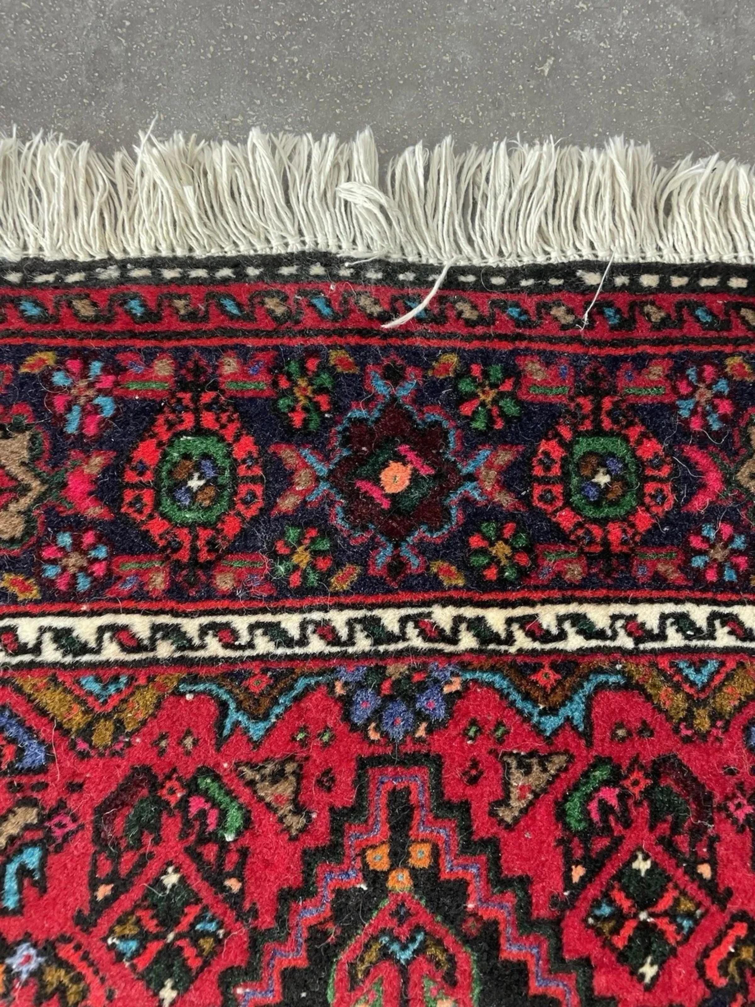 Handgefertigter Vintage Persian Hamadan Teppich 2.6' x 4.2', 1950er Jahre - 1N116 im Angebot 1