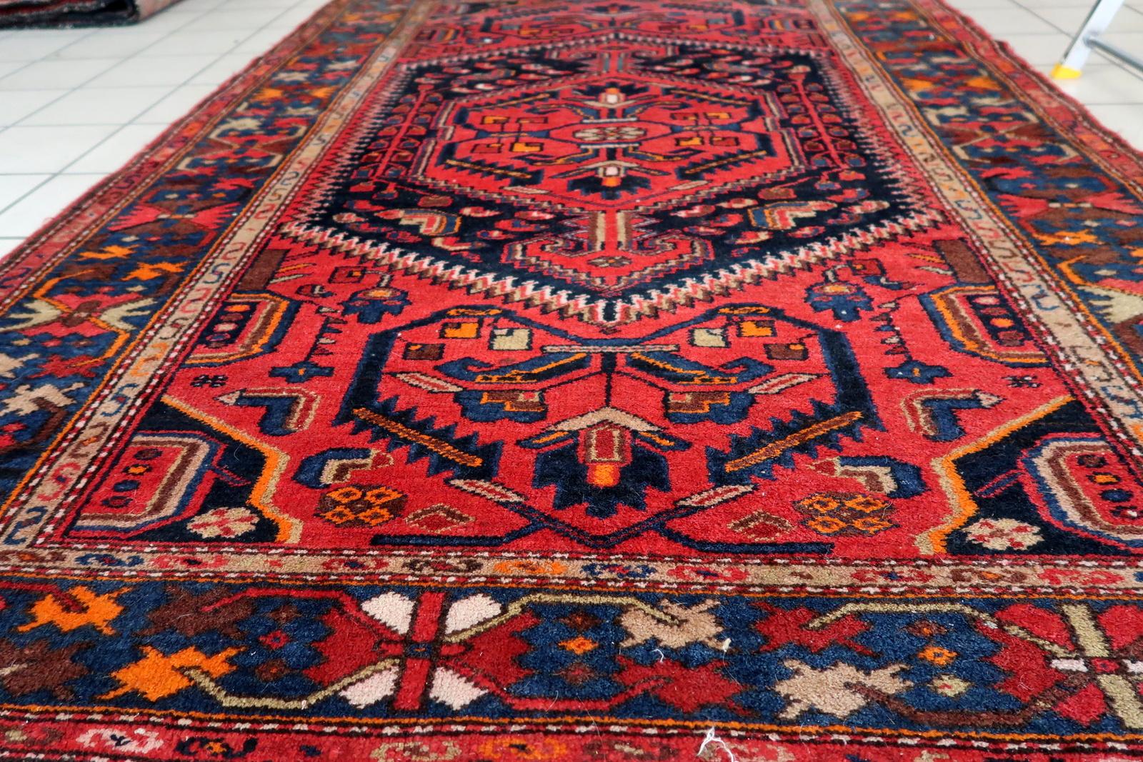 Handgefertigter persischer Hamadan-Teppich im Vintage-Stil 4.4' x 6.3', 1960er Jahre, 1C1092 im Angebot 5